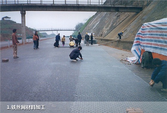 边坡喷草（达渝高速）